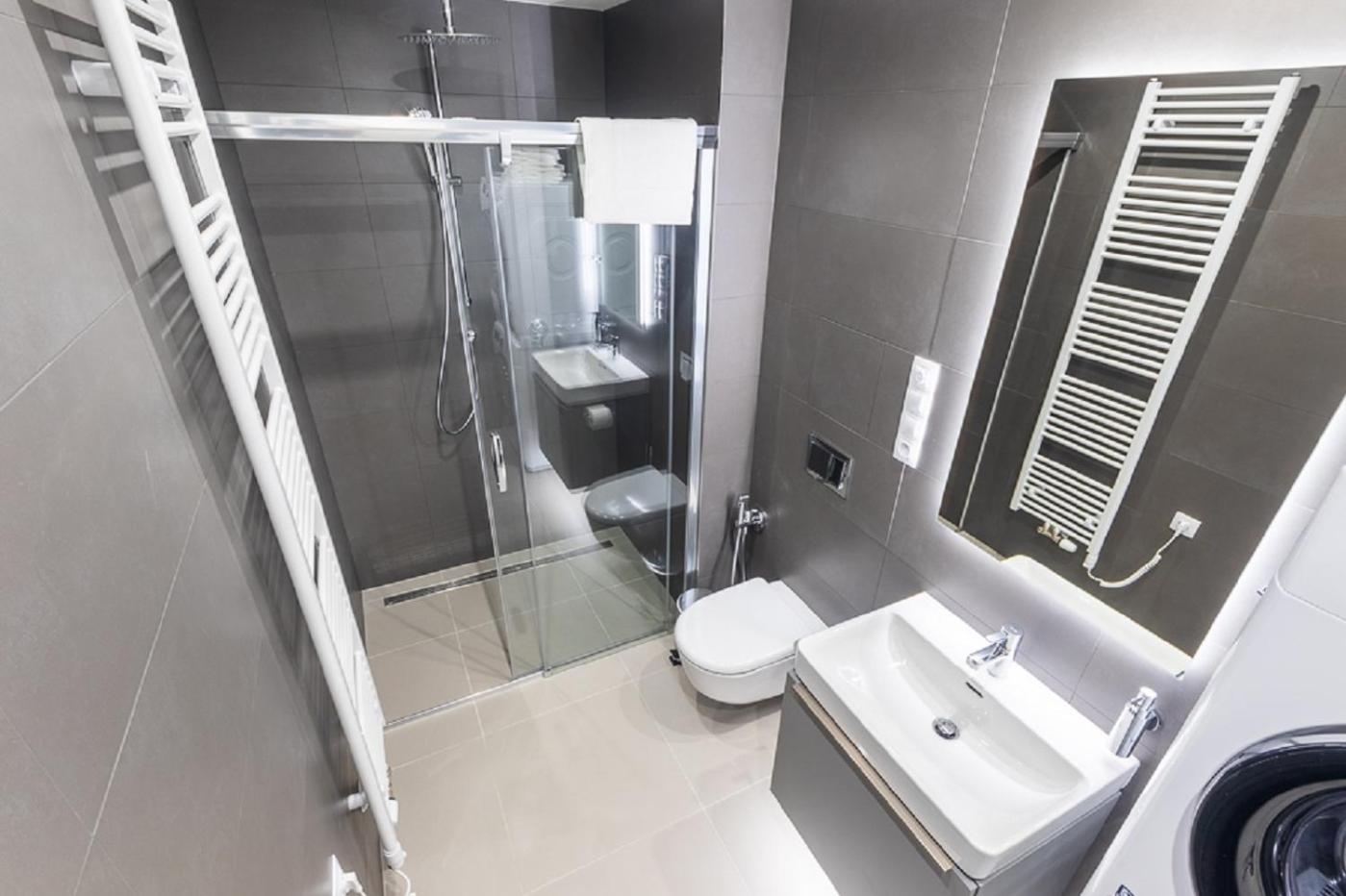 Apartment 4 Room, 2 Bath, Parking