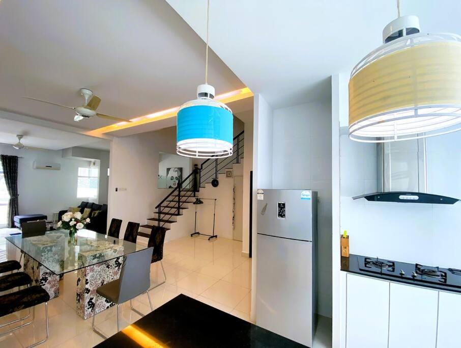 Shamrock Breeze Villa 2: Coastal Haven for 25 Guests photo 5