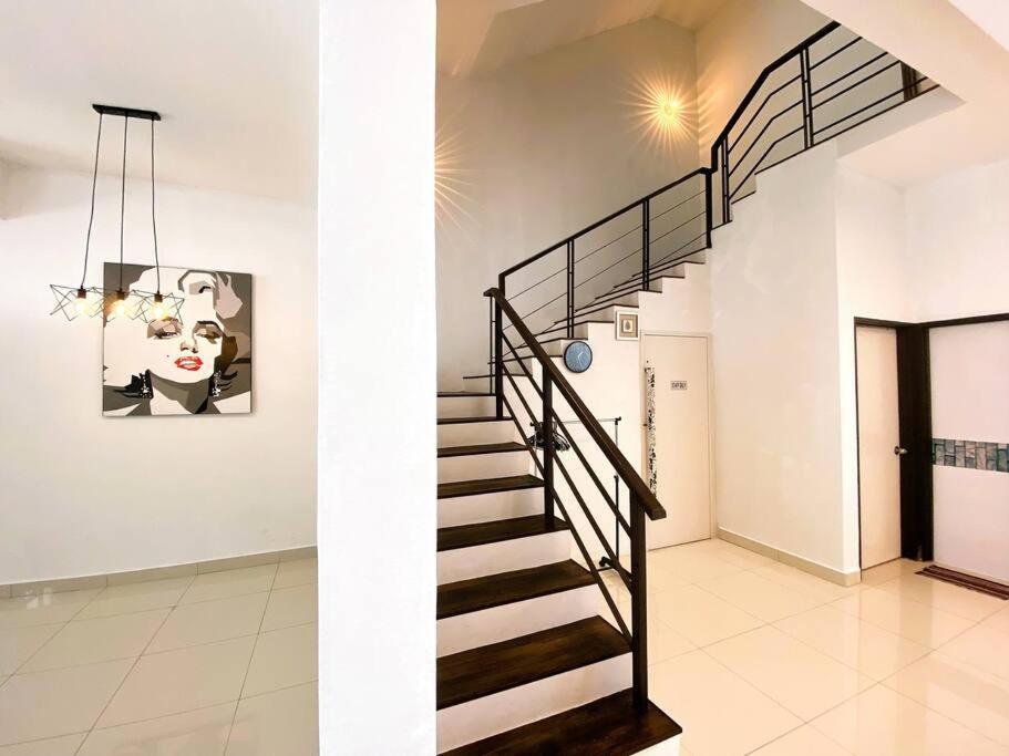 Shamrock Breeze Villa 2: Coastal Haven for 25 Guests photo 6