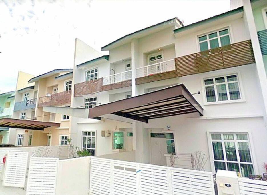 Shamrock Breeze Villa 2: Coastal Haven for 25 Guests view 3