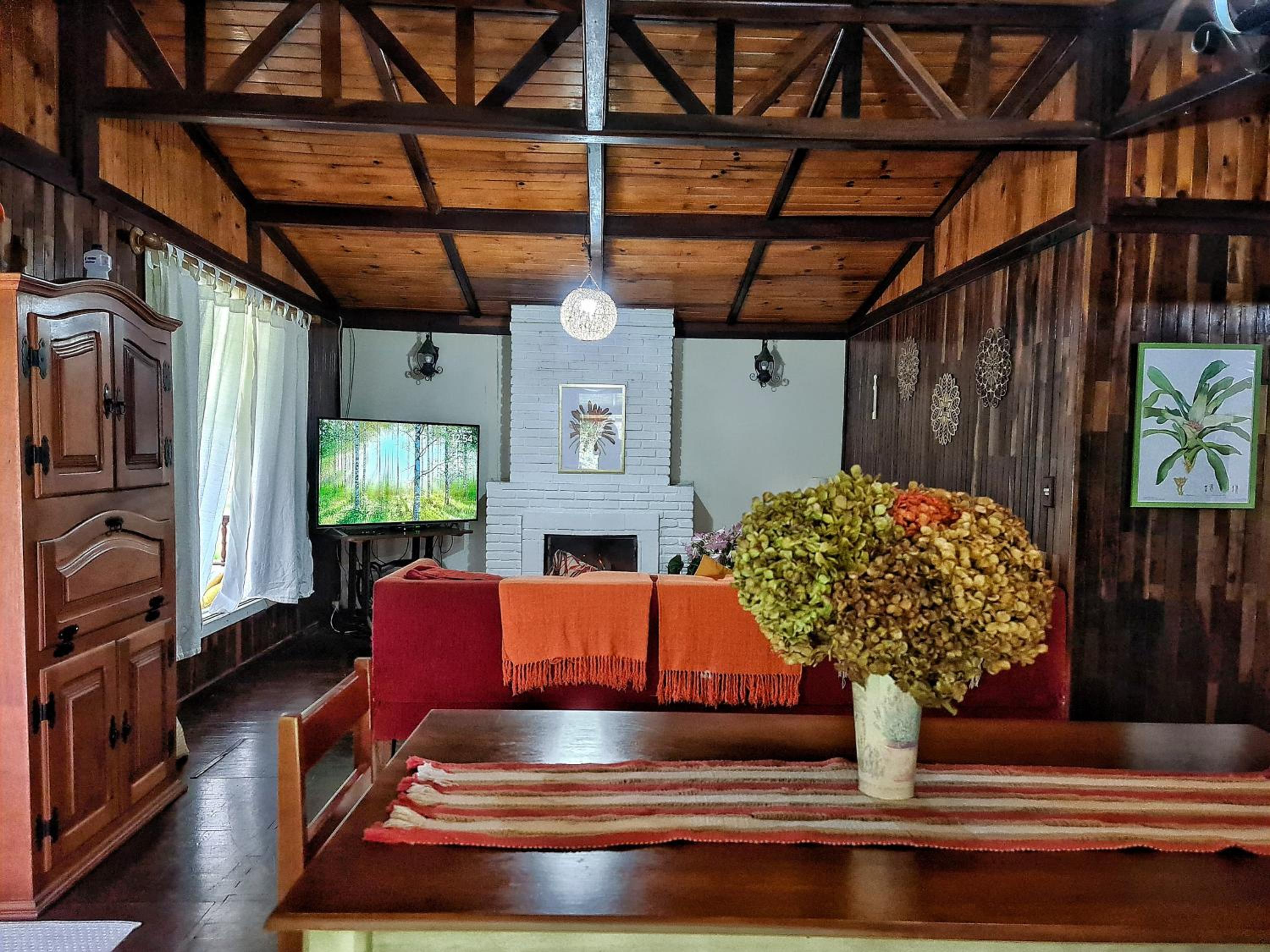 CASA EM CONDOMÍNIO