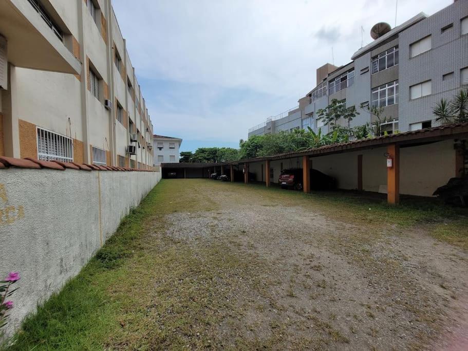 Cantinho Pérola do Atlântico - Apartamento familiar a duas quadras da praia e com duas vagas de garagem cobertas