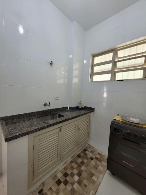 Cantinho Pérola do Atlântico - Apartamento familiar a duas quadras da praia e com duas vagas de garagem cobertas