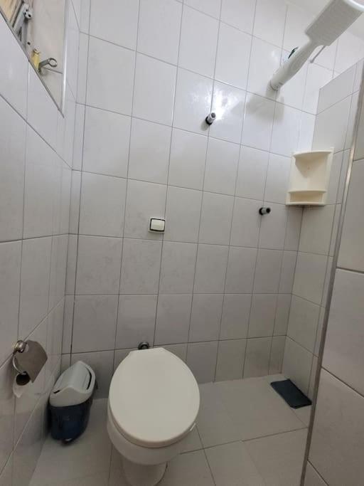 Cantinho Pérola do Atlântico - Apartamento familiar a duas quadras da praia e com duas vagas de garagem cobertas