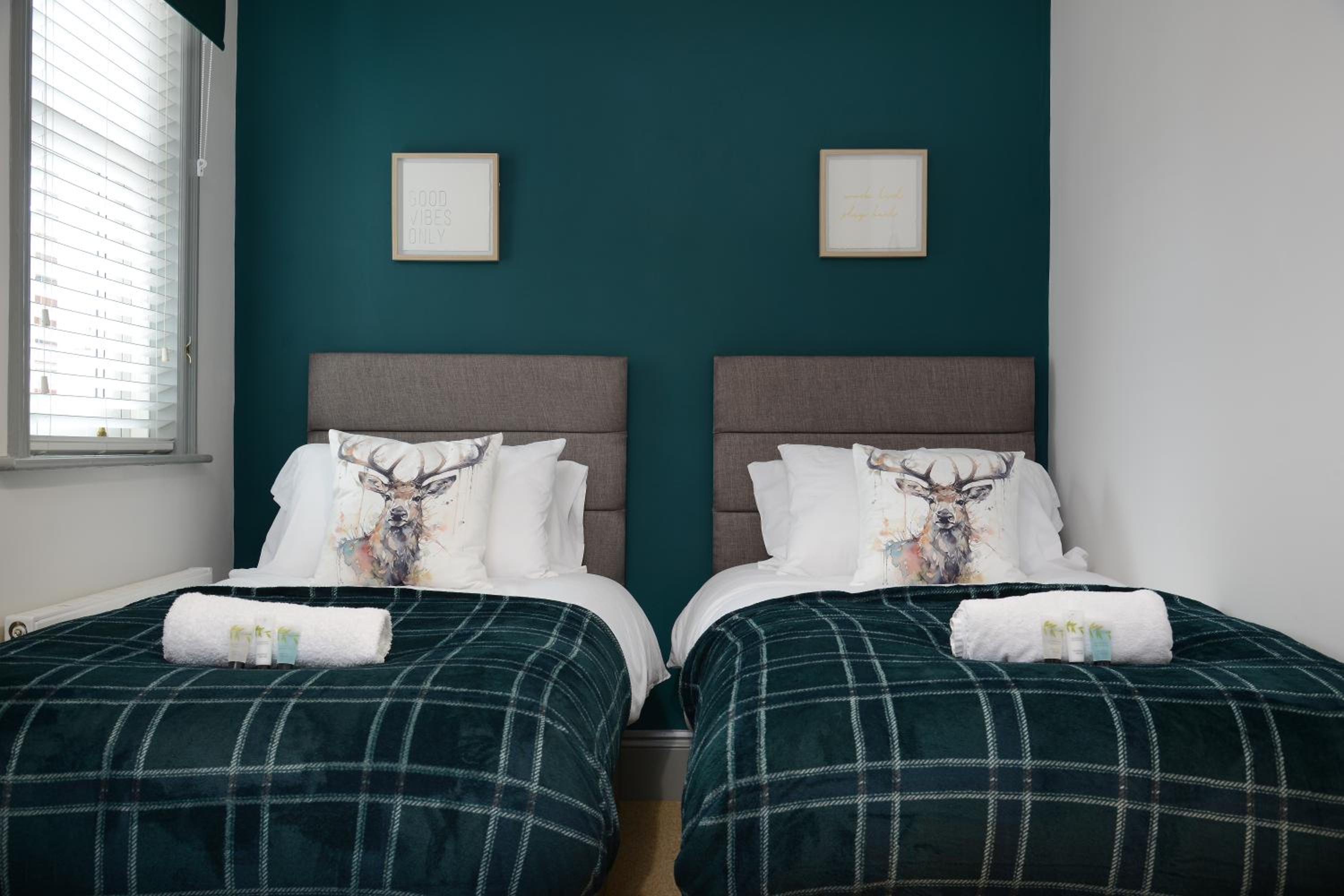 The Old Brewery Boardroom - Winchester City Centre - Unique Property - Free Parking - Sleeps 6 - by XPlus Stays view 5