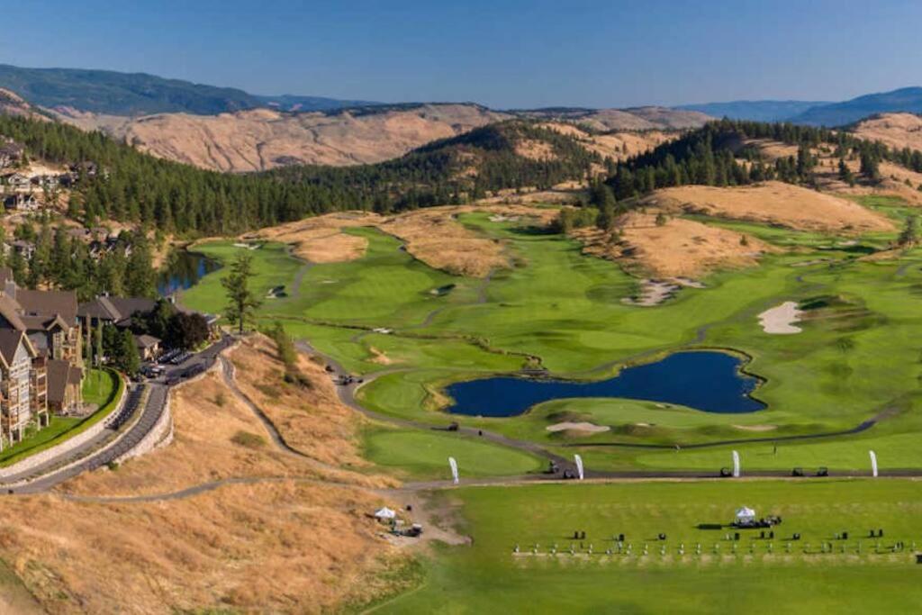Lakeviews, big yard/deck, minutes to Silver Star/Golf/Wineries.