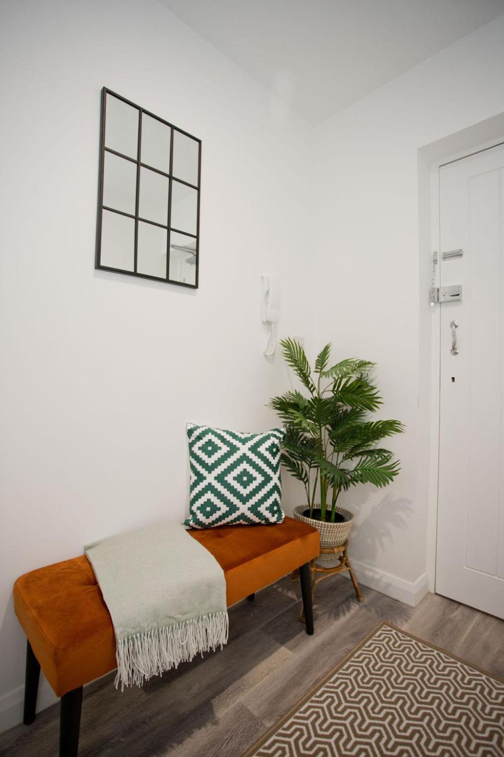 Stylish 2 Bedroom Apt - Parking - 5 Mins walk to Beach view 5
