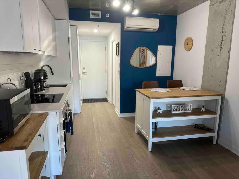 Downtown Montreal Premium Cozy Studio