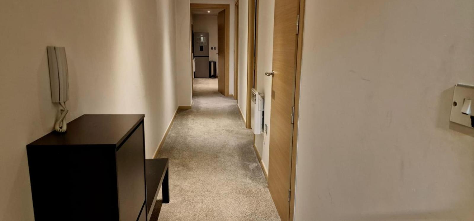 Spacious Top Floor 2 Bedroom Apartment in St Pauls Square view 3
