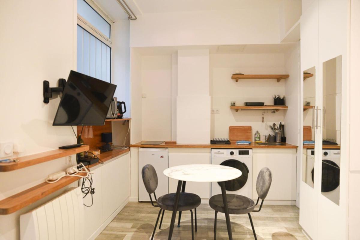 Nice Studio Near Eiffel Tower
