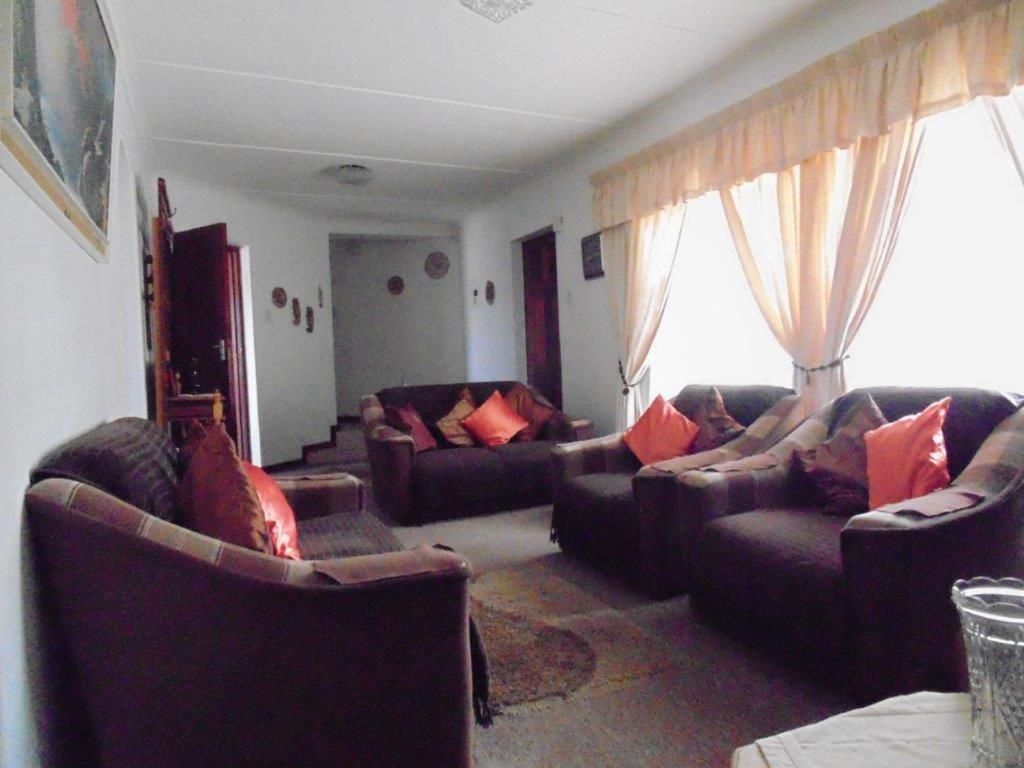 Redwood Holiday Apartment view 4
