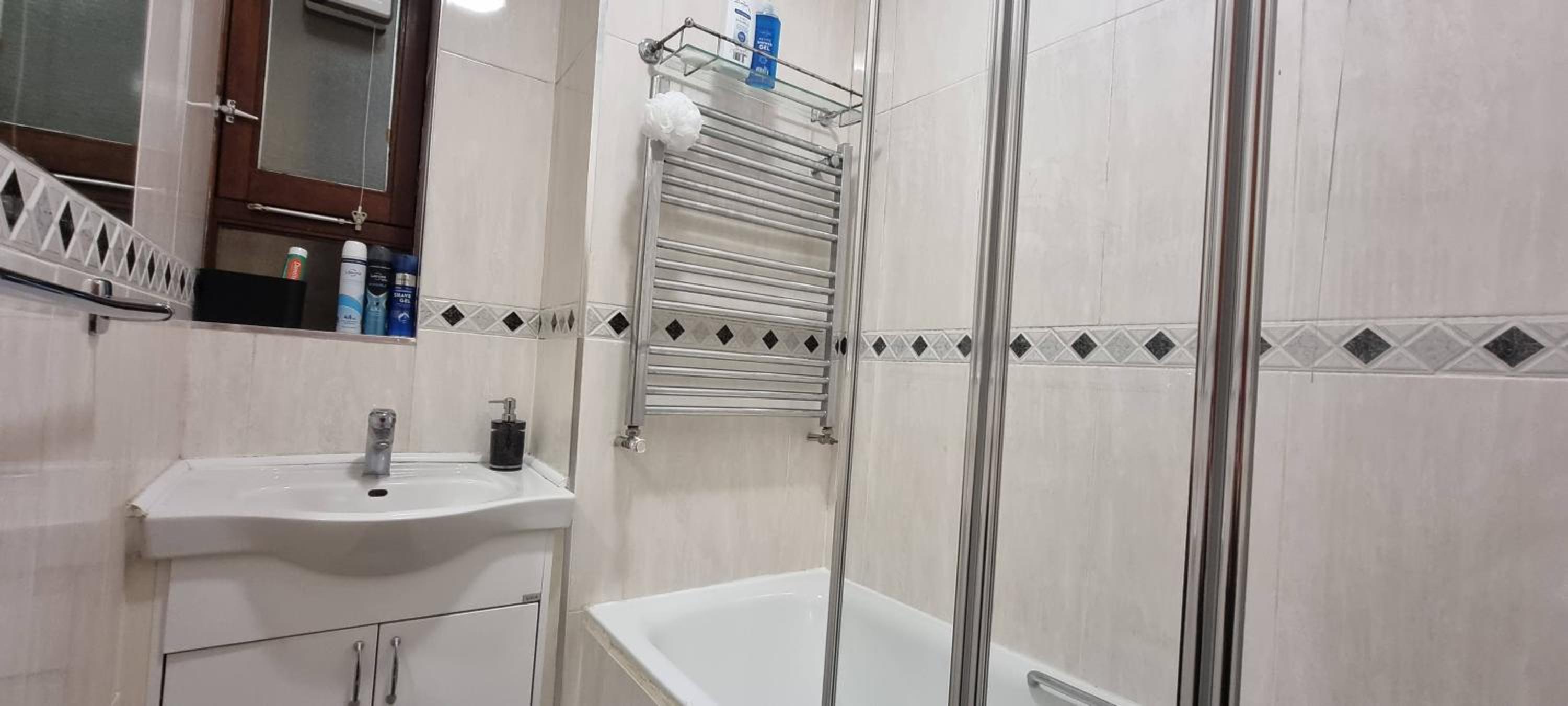 4 Bed Flat - Sleeps 12 - Pets - Wifi