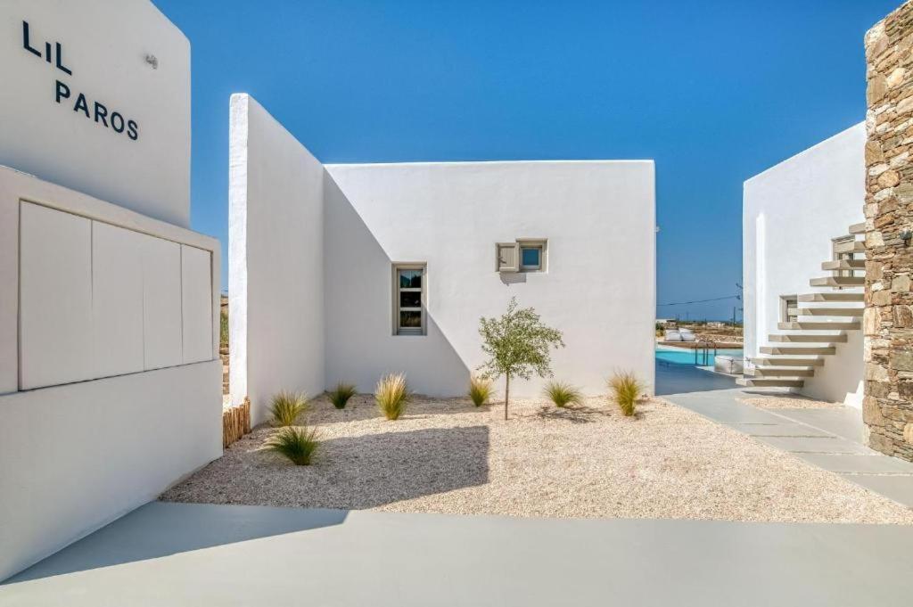 Hotel Lil Paros Luxury suites - Image 1
