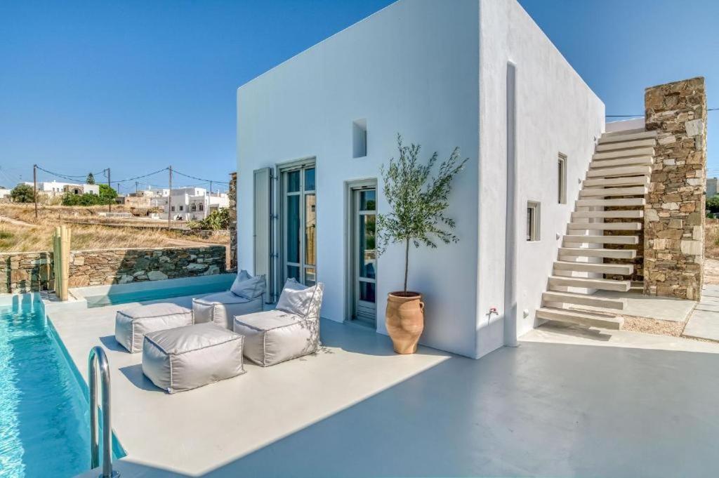 Lil Paros Luxury suites view 3