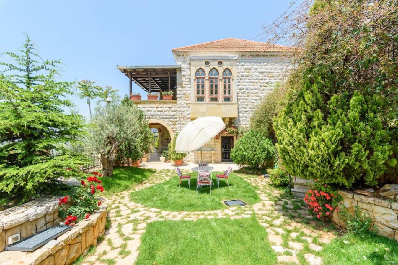 Authentic Villa with Pool and Garden in Beit Chabeb
