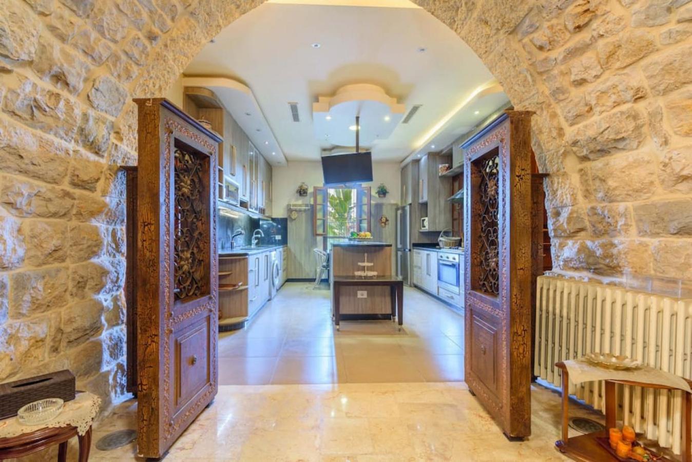 Authentic Villa with Pool and Garden in Beit Chabeb