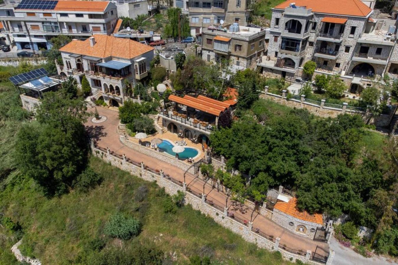 Authentic Villa with Pool and Garden in Beit Chabeb