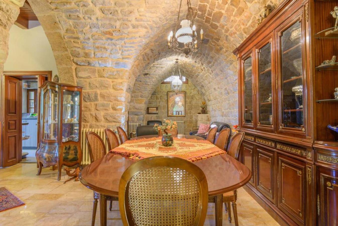 Authentic Villa with Pool and Garden in Beit Chabeb