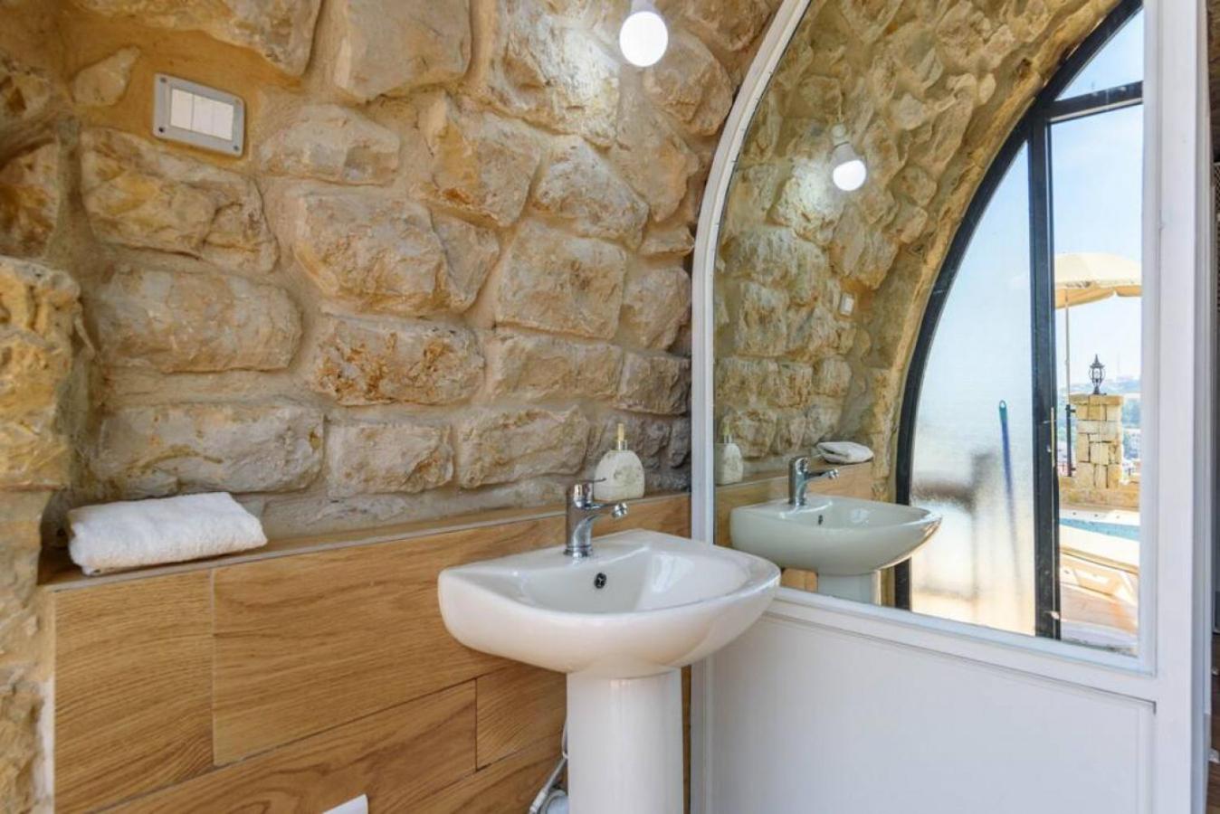 Authentic Villa with Pool and Garden in Beit Chabeb