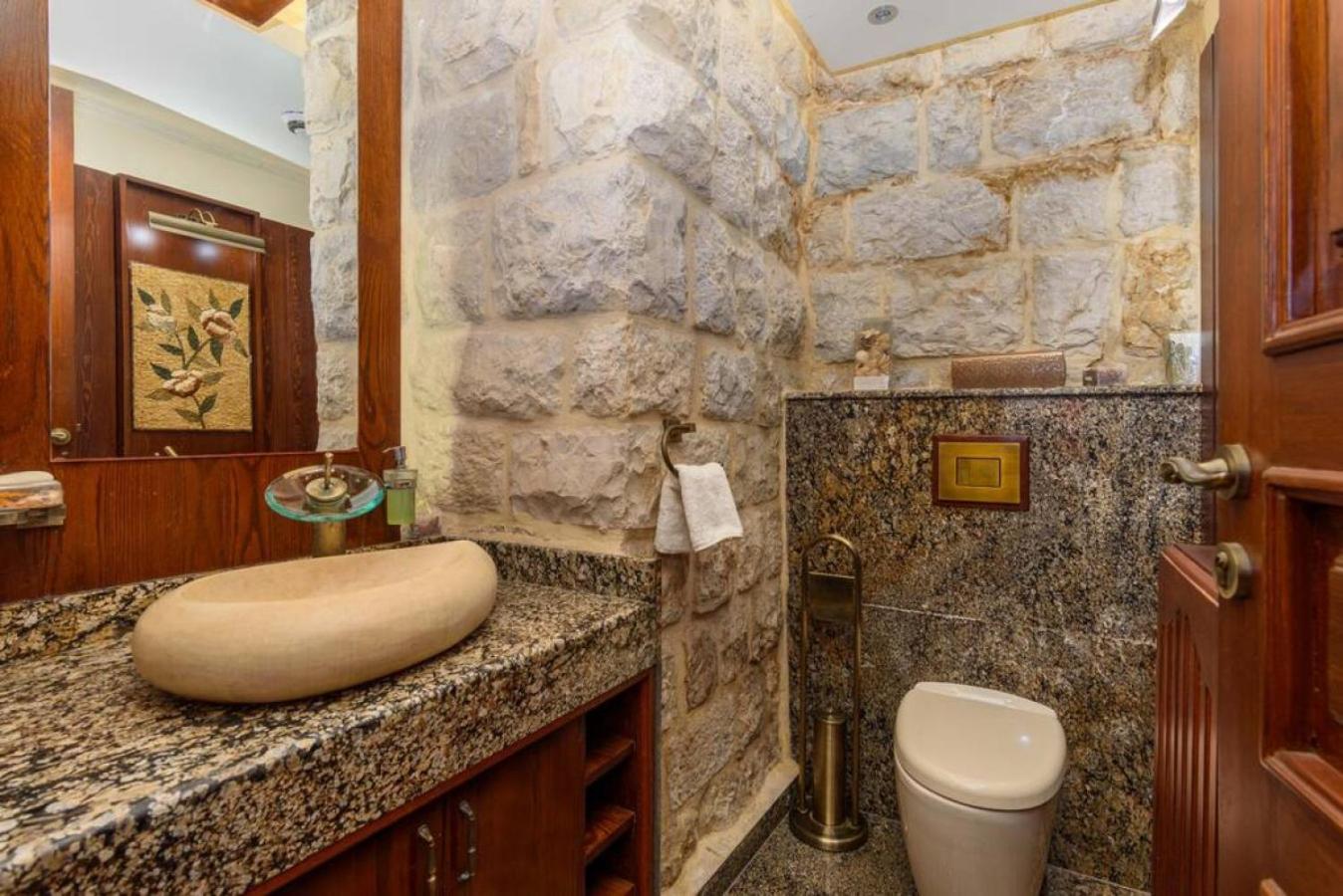 Authentic Villa with Pool and Garden in Beit Chabeb