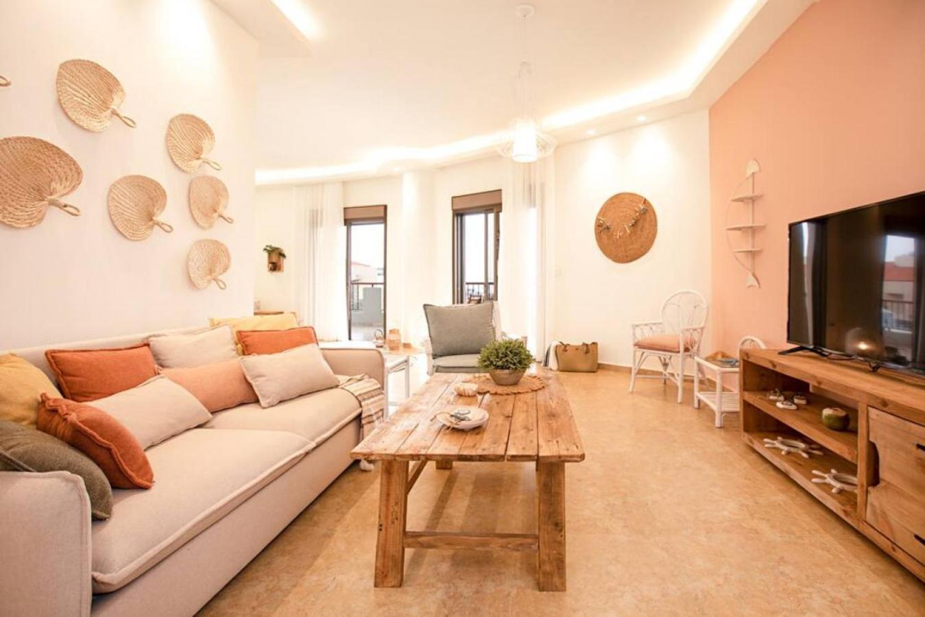 Akl - Chic Apartments & Balconies in Batroun