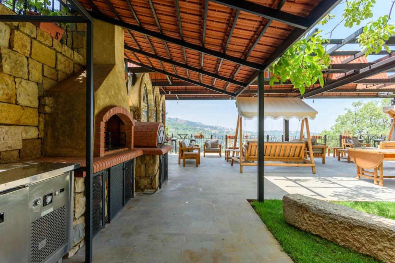 Authentic Villa with Pool and Garden in Beit Chabeb