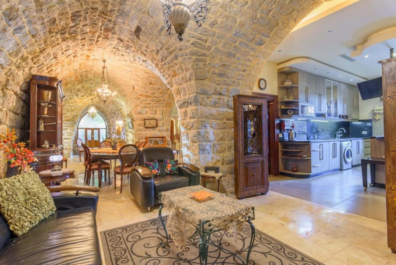 Authentic Villa with Pool and Garden in Beit Chabeb