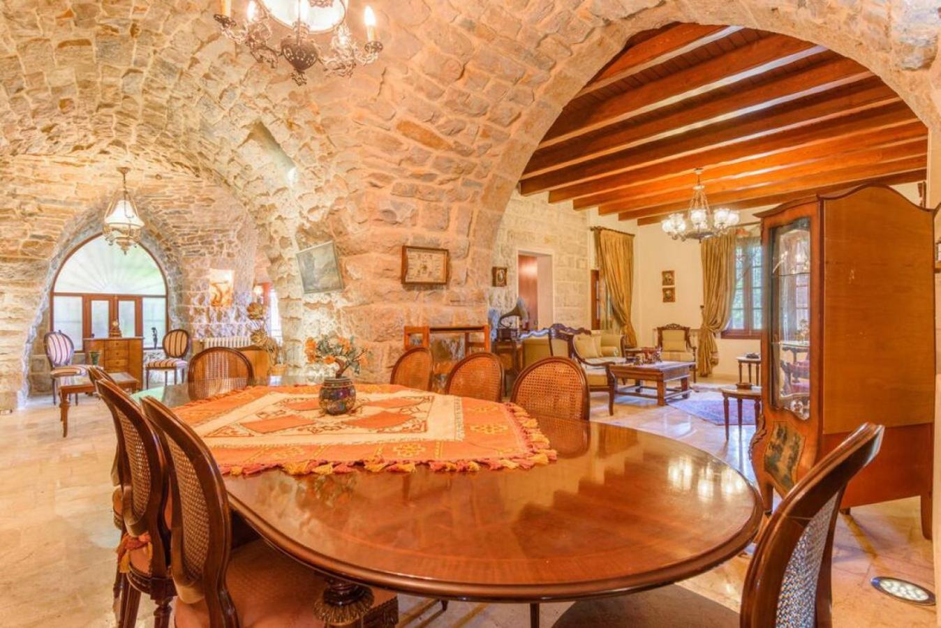 Authentic Villa with Pool and Garden in Beit Chabeb