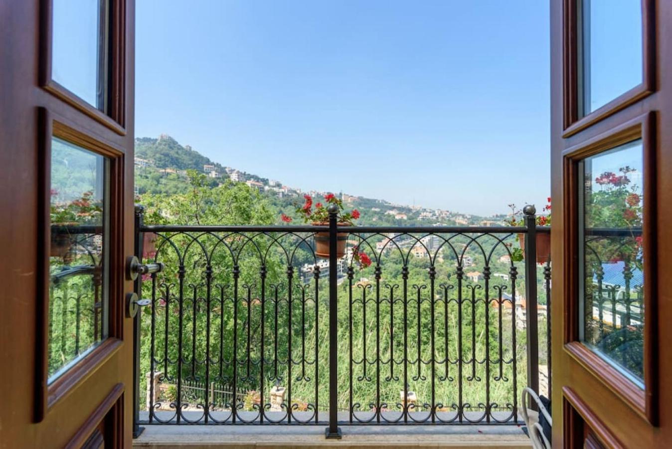 Authentic Villa with Pool and Garden in Beit Chabeb