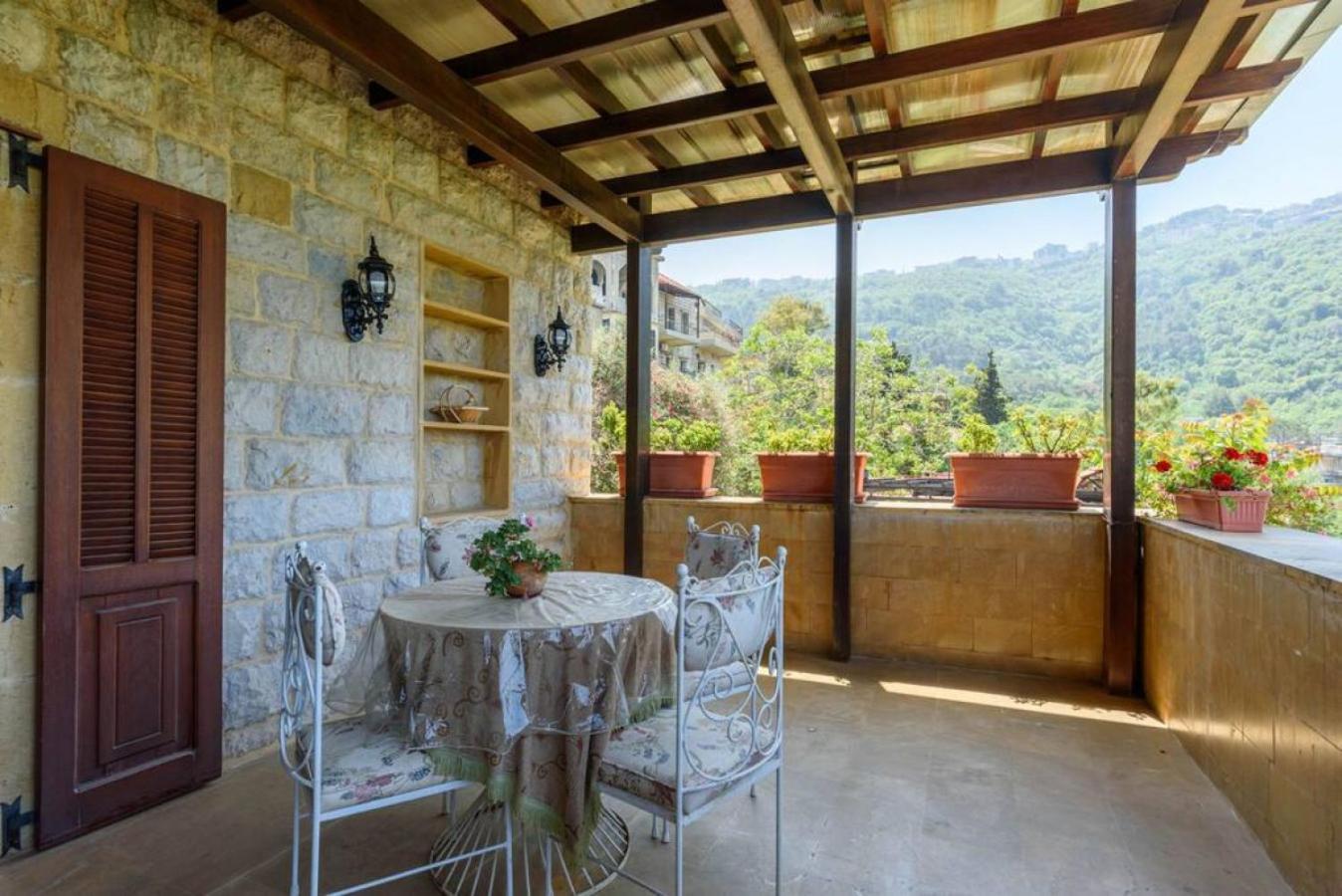 Authentic Villa with Pool and Garden in Beit Chabeb