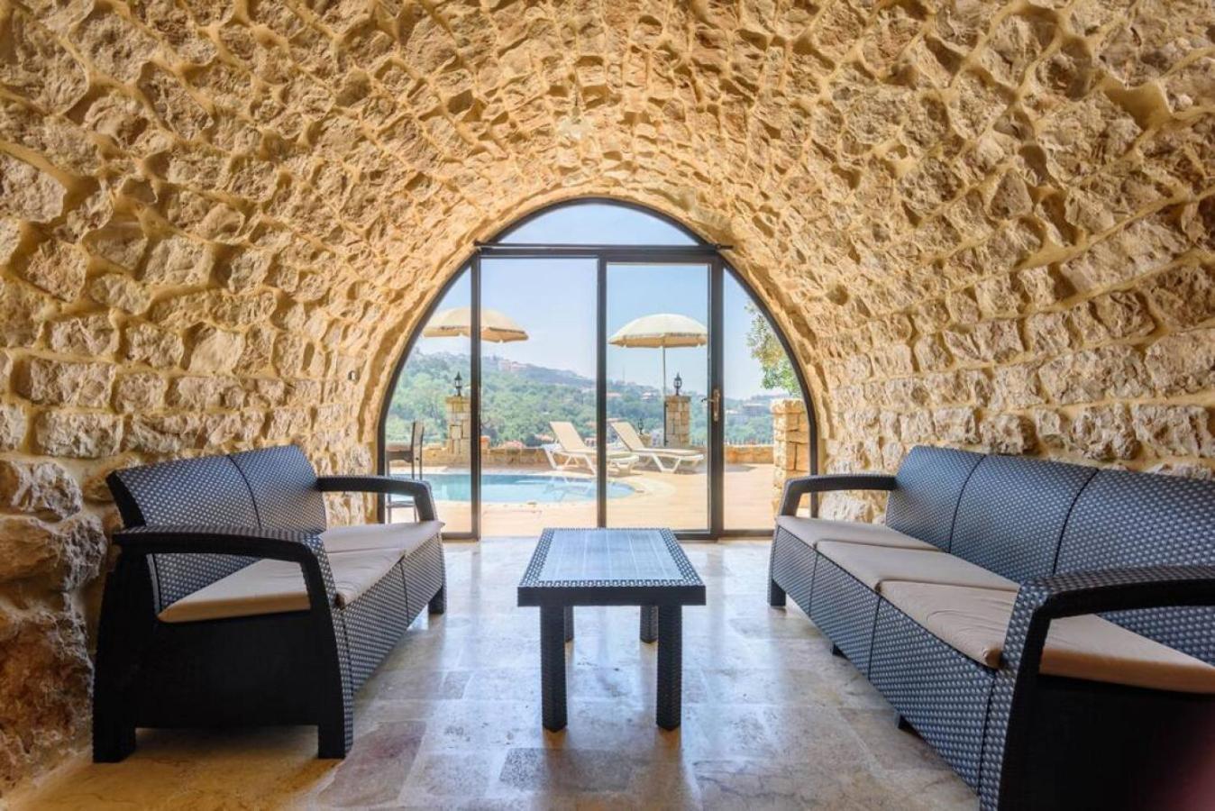 Authentic Villa with Pool and Garden in Beit Chabeb