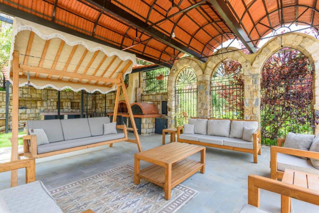 Authentic Villa with Pool and Garden in Beit Chabeb