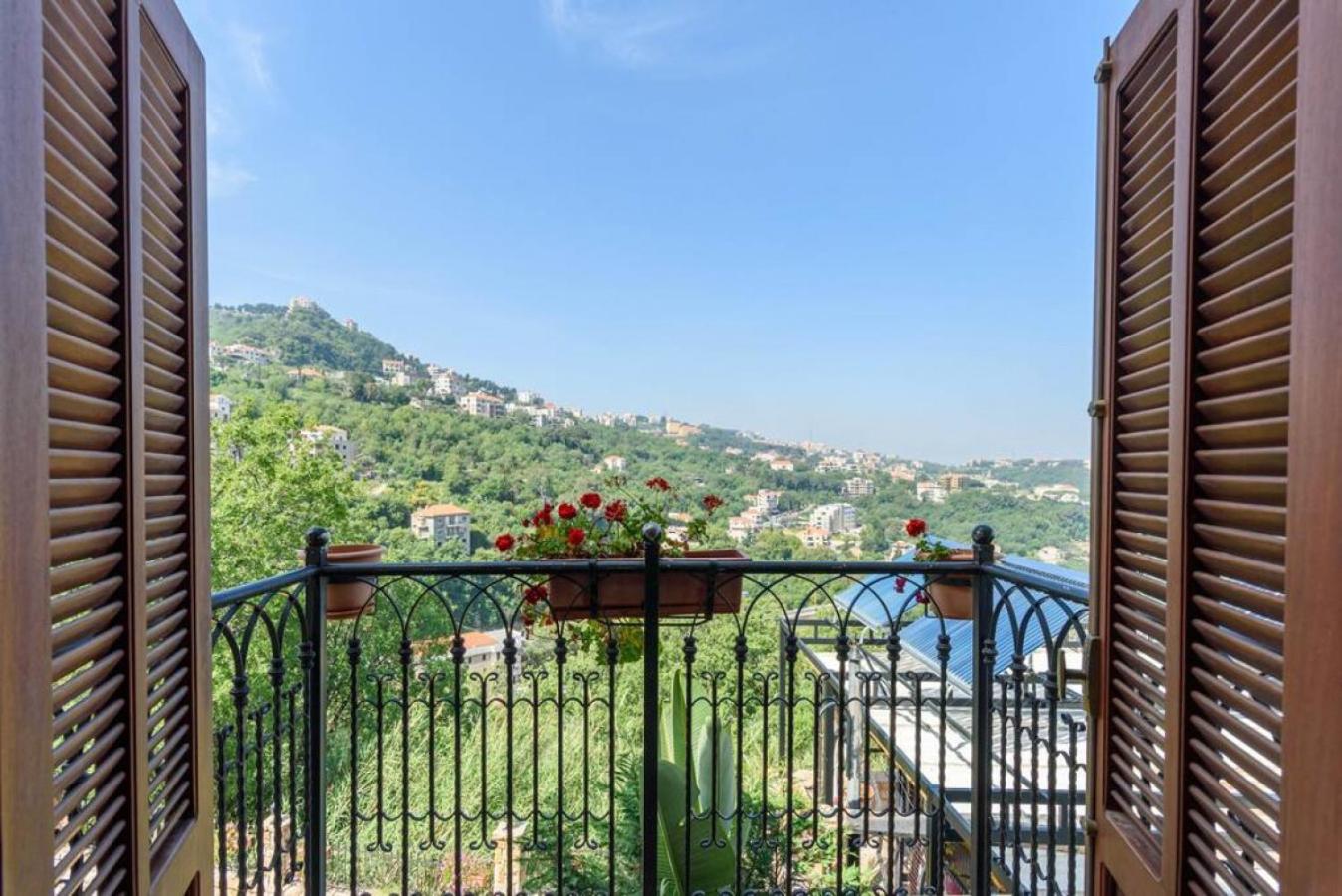 Authentic Villa with Pool and Garden in Beit Chabeb