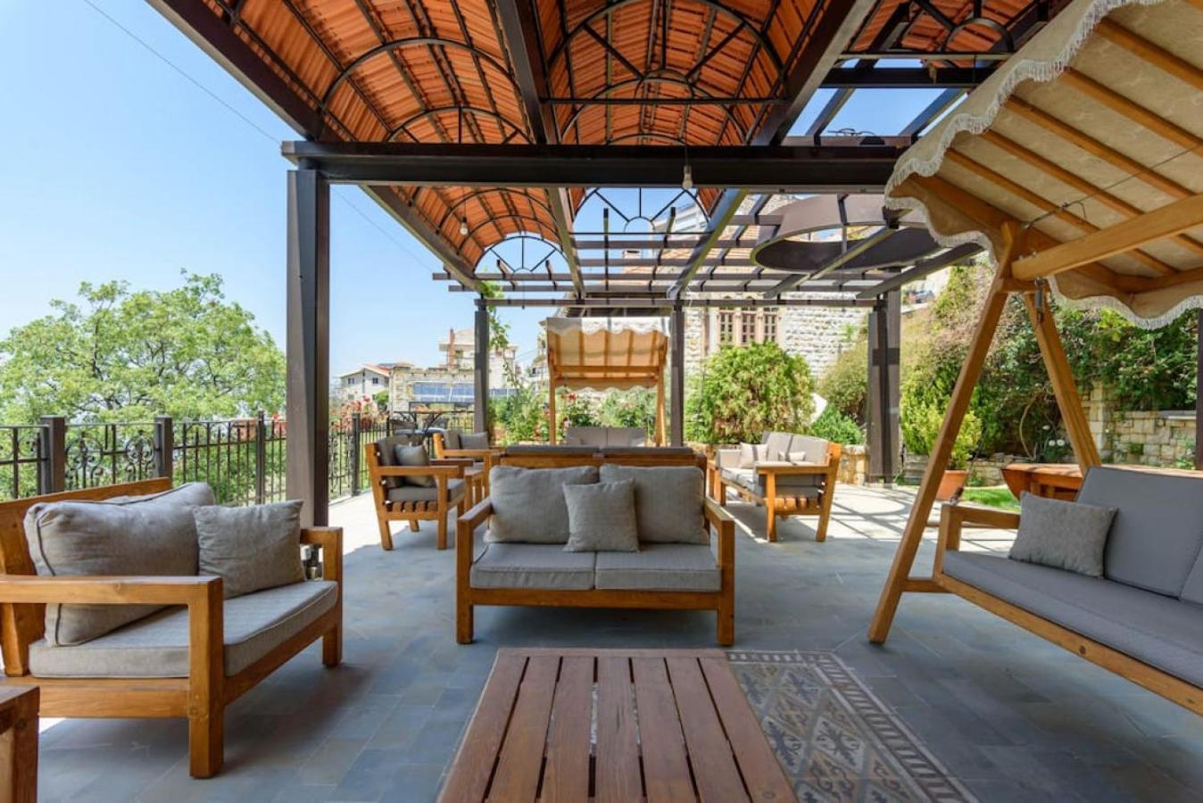 Authentic Villa with Pool and Garden in Beit Chabeb