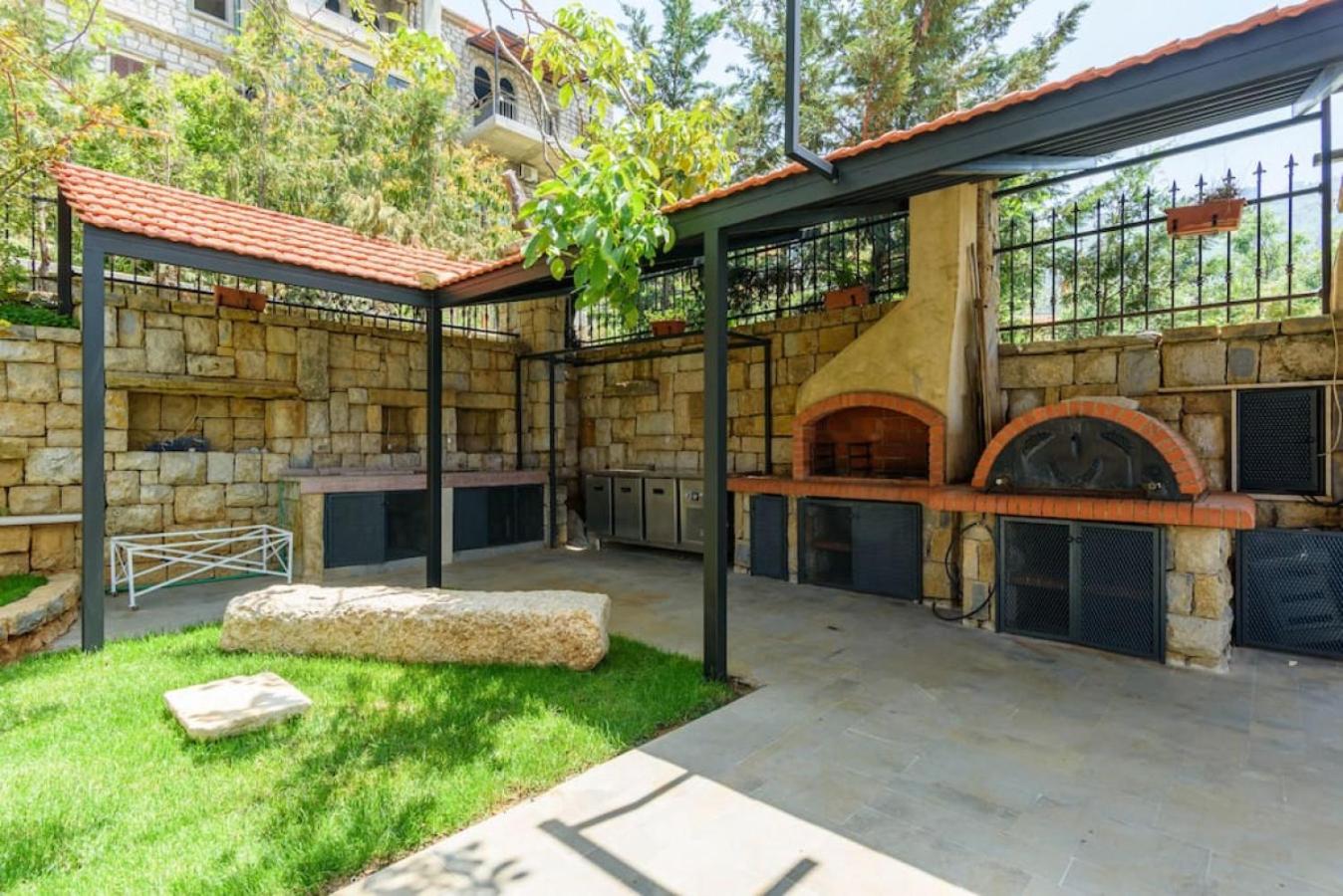 Authentic Villa with Pool and Garden in Beit Chabeb