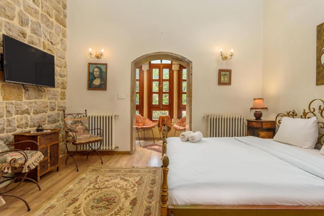 Authentic Villa with Pool and Garden in Beit Chabeb
