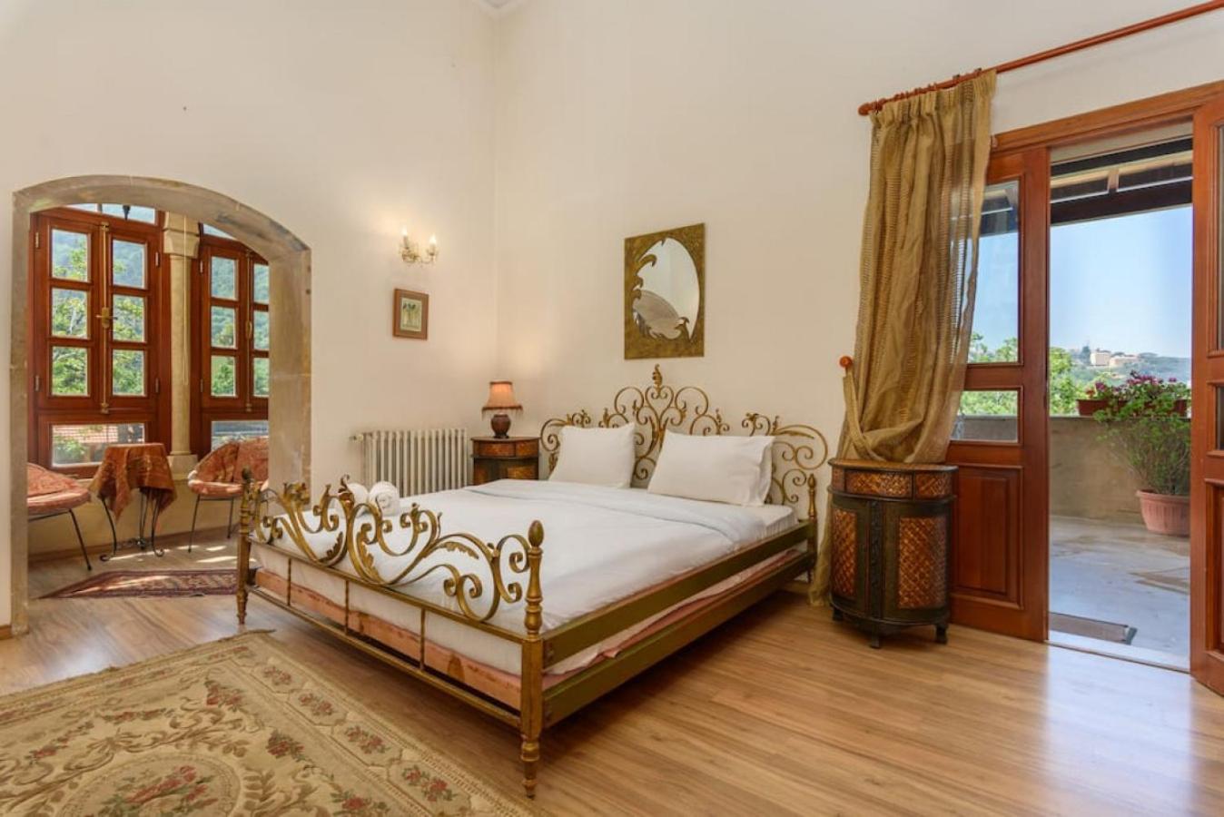 Authentic Villa with Pool and Garden in Beit Chabeb
