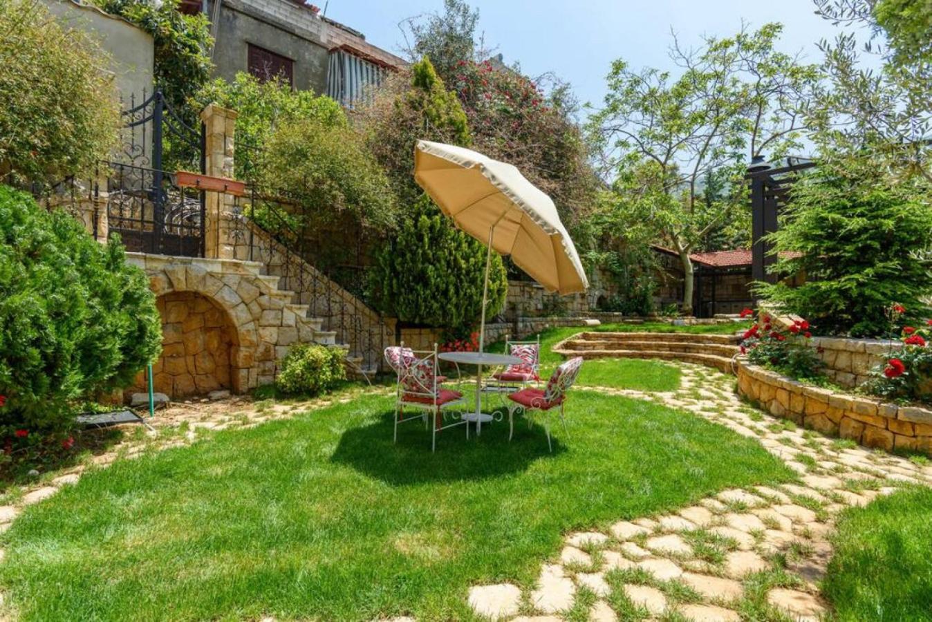 Authentic Villa with Pool and Garden in Beit Chabeb
