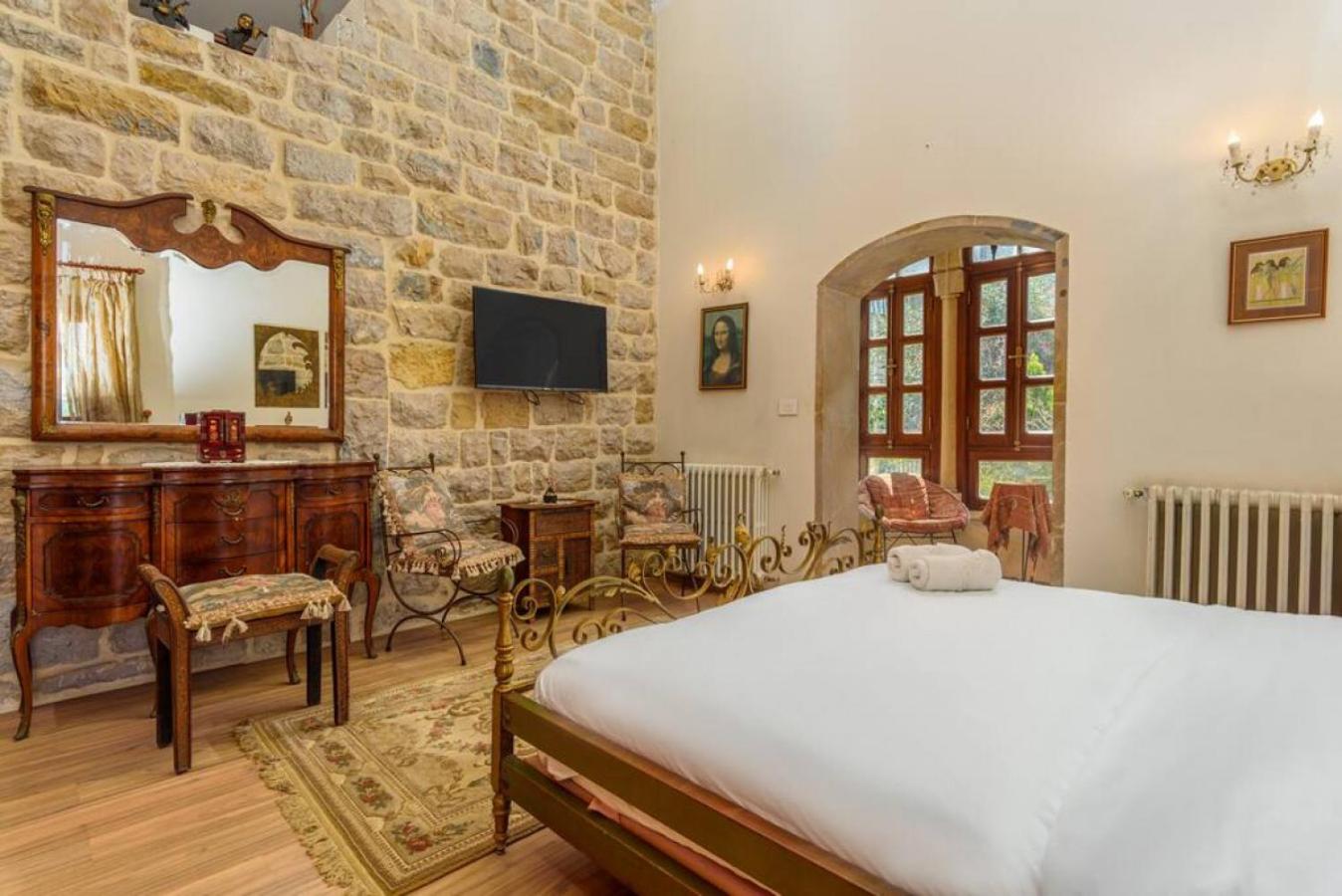 Authentic Villa with Pool and Garden in Beit Chabeb