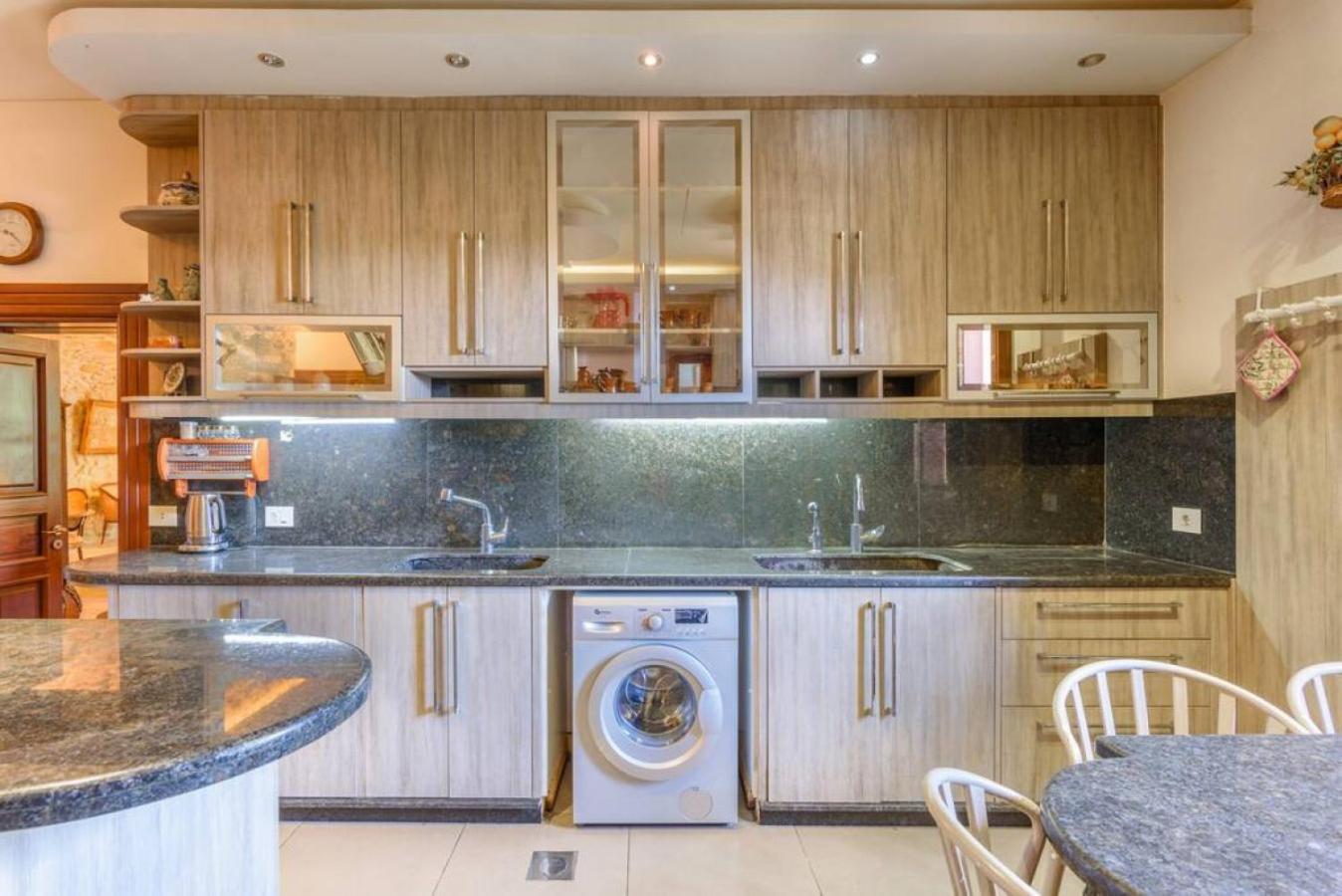 Authentic Villa with Pool and Garden in Beit Chabeb