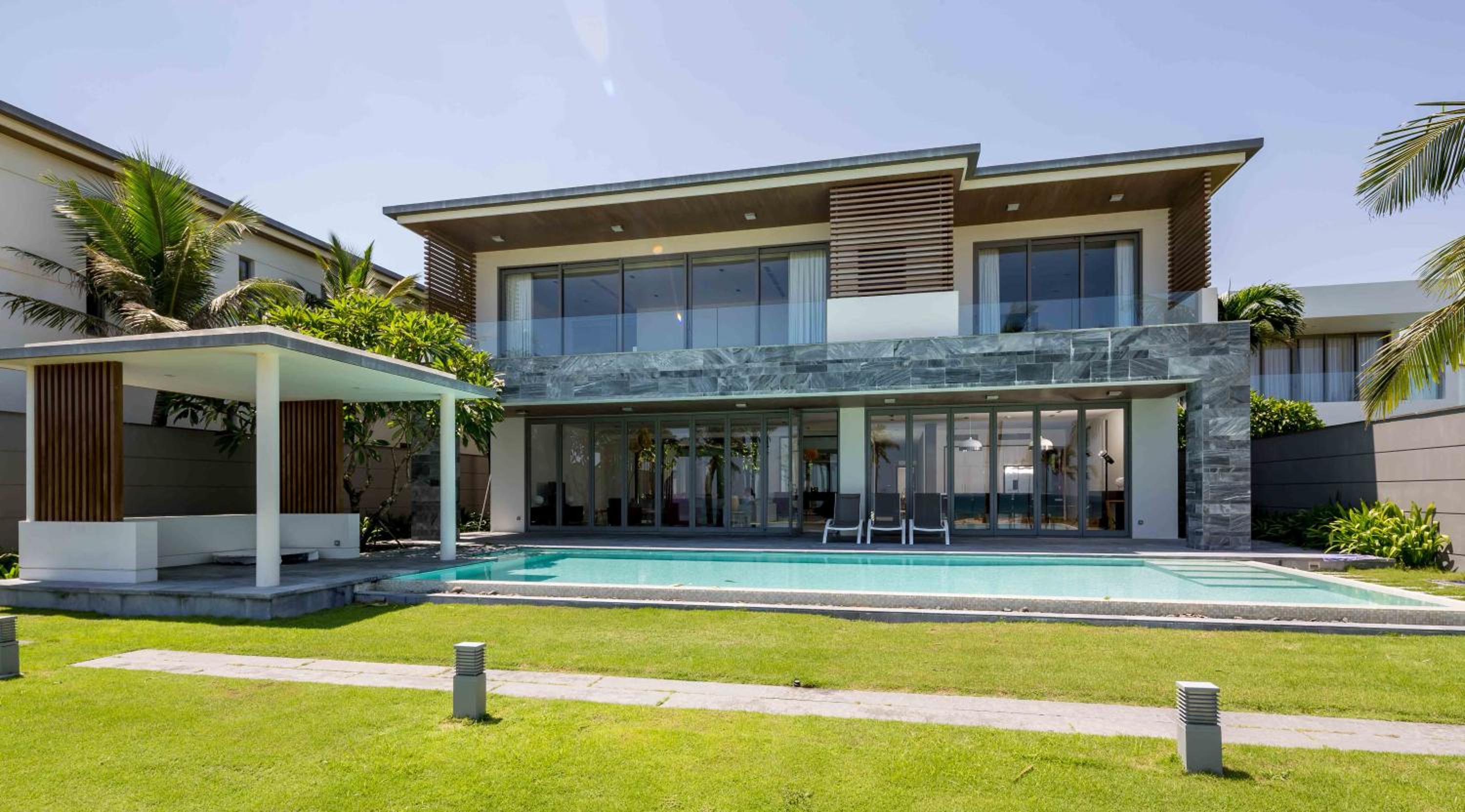 Deluxe Beach Villas by Danatrip view 4