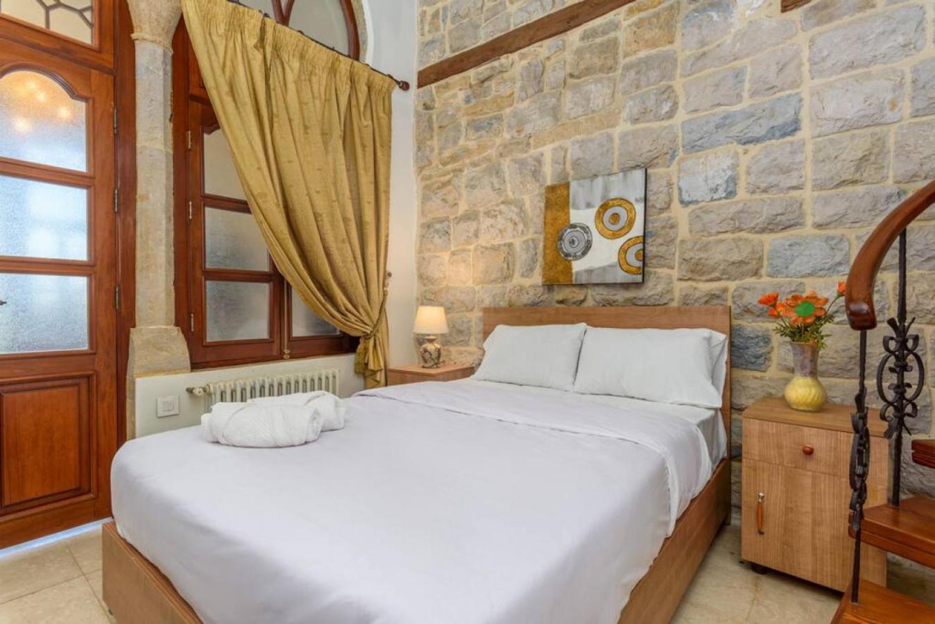 Authentic Villa with Pool and Garden in Beit Chabeb