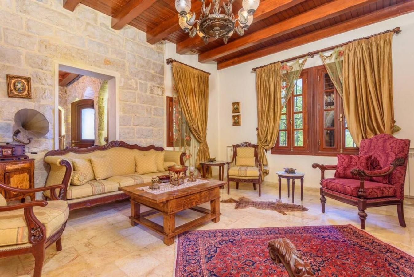 Authentic Villa with Pool and Garden in Beit Chabeb