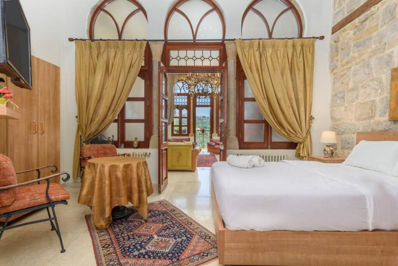 Authentic Villa with Pool and Garden in Beit Chabeb