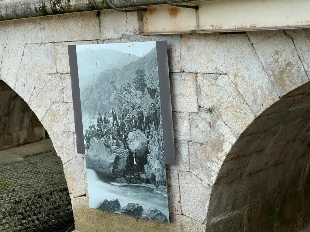 Vivez un conte de fée dans la pièce ronde d'une tour médiévale view 2