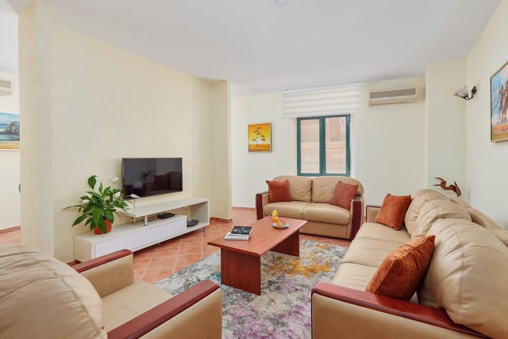 Spacious 1Bedroom on the Main Square of Kotor view 5
