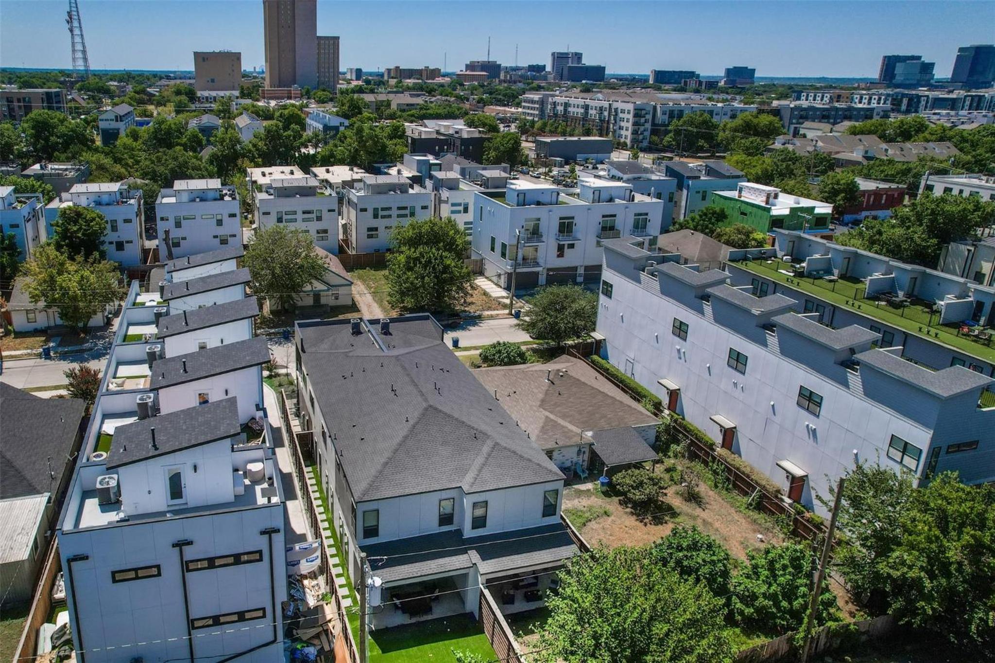 Uptown Modern with Private Patio & 1Gbps Wi-Fi