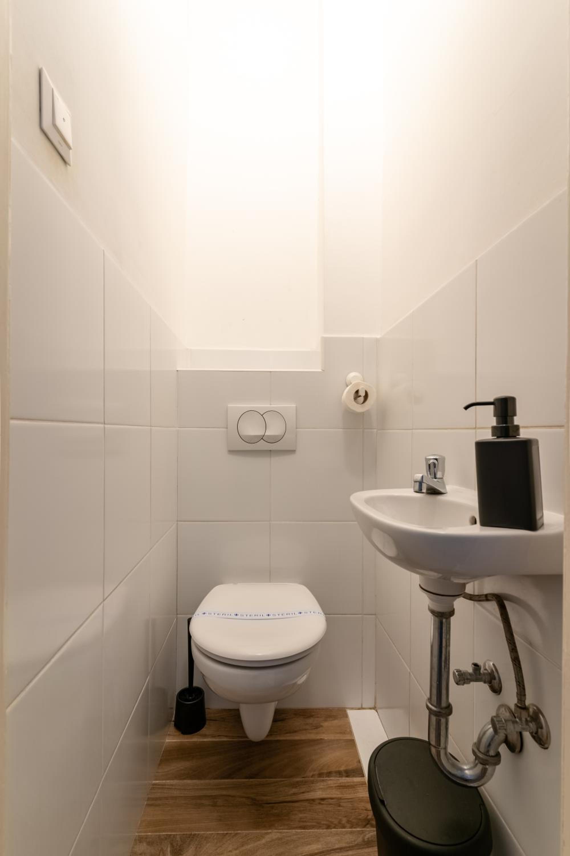 Wave - 3 bedroom apt in center view 2