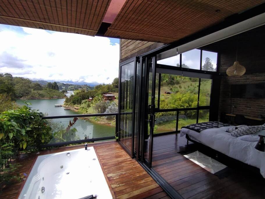 Cabaña con jacuzzi y acceso al embalse - Portum II