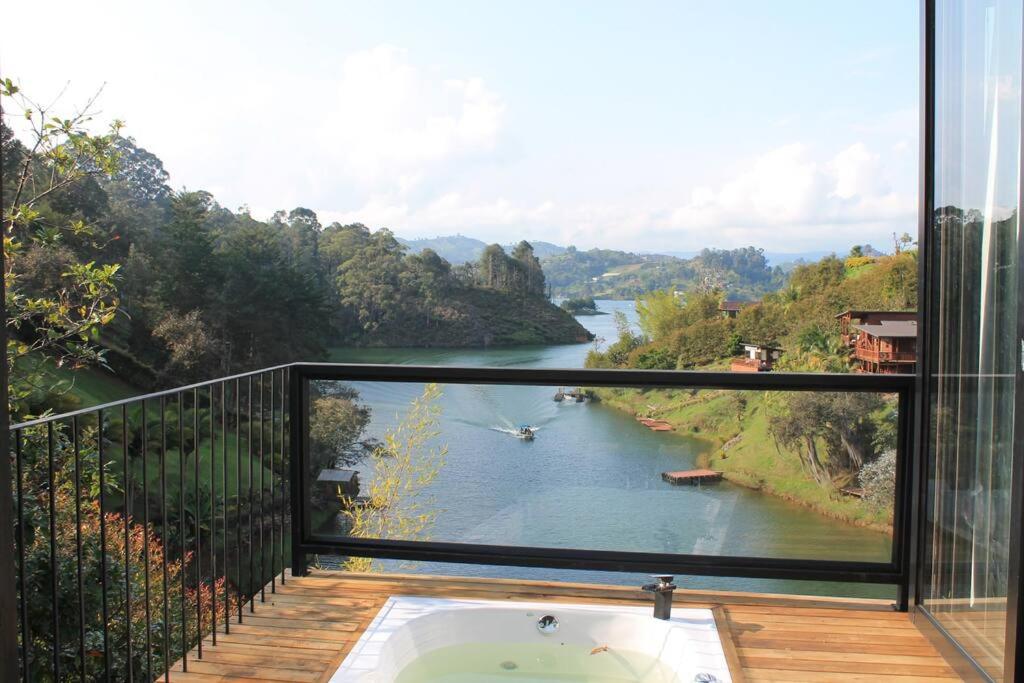 Cabaña con jacuzzi y acceso al embalse - Portum II